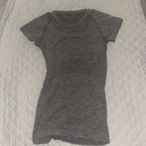 Lululemon Swiftly Tech Short-Sleeve Shirt 2.0 Hip Length